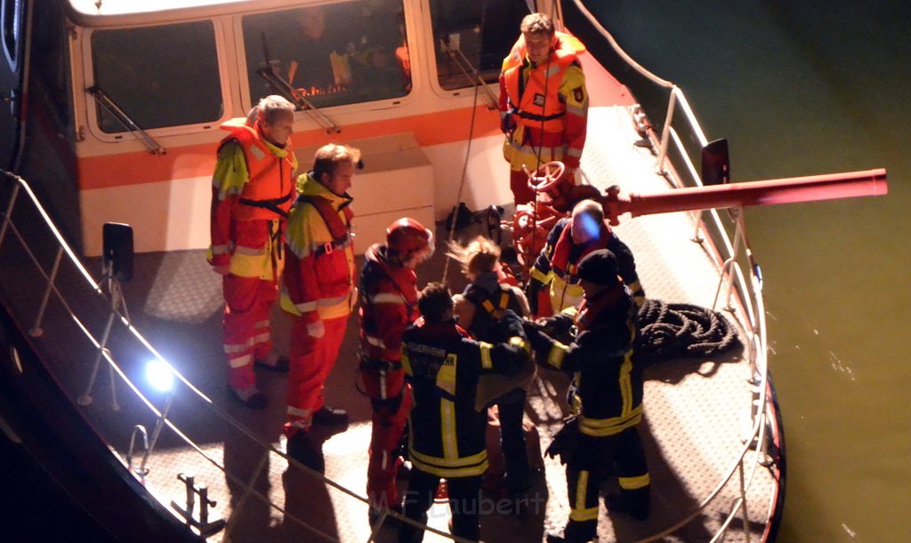 Einsatz BF Hoehenretter Koelner Seilbahn Hoehe Zoobruecke P2516.JPG